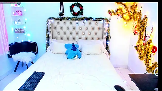 LenaStylesOA online show from December 2025 12:34:02 PM