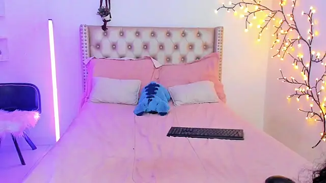 LenaStylesOA online show from March 2026 09:51:01 PM