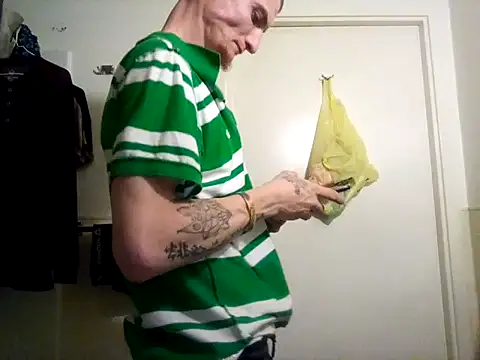 jizzyglizzy92 online show from March 2026 01:33:02 AM