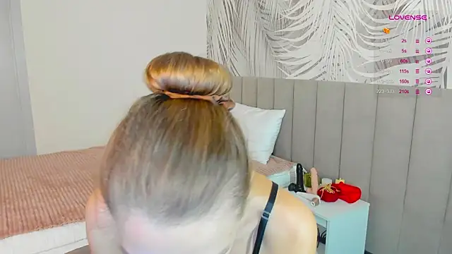 Snapshot of KiaraCaley chatting on November 2025 02:10:02 AM KiaraCaley online show from November 2025 02:10:02 AM