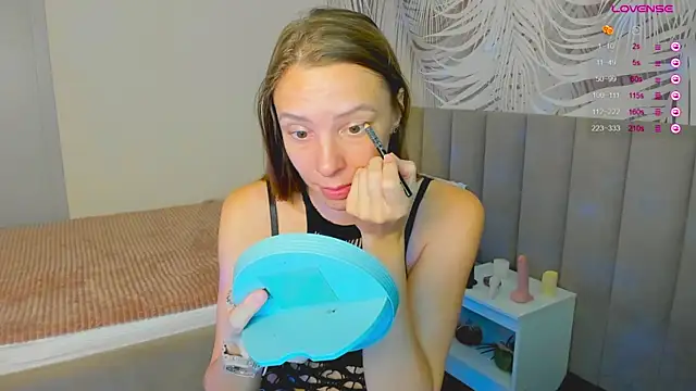 Snapshot of KiaraCaley chatting on November 2025 02:01:02 AM KiaraCaley online show from November 2025 02:01:02 AM