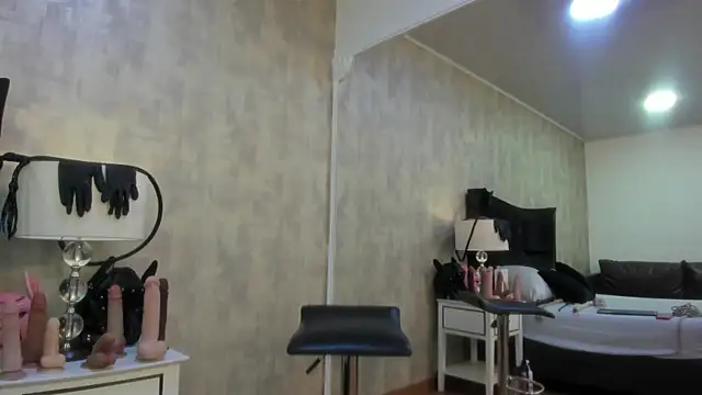 BarbaraLeython1 online show from November 2025 02:39:01 PM