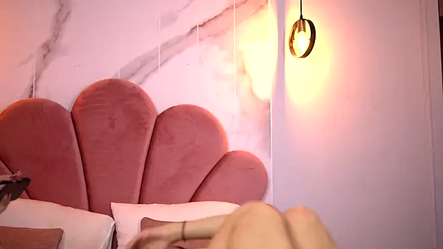 AmiraVeyl online show from November 2025 07:41:02 AM