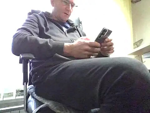 Snapshot of IMGTomi chatting on December 2025 11:18:01 AM IMGTomi online show from December 2025 11:18:01 AM