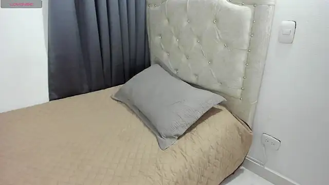 Sunnycurvymf online show from November 2025 09:48:01 PM