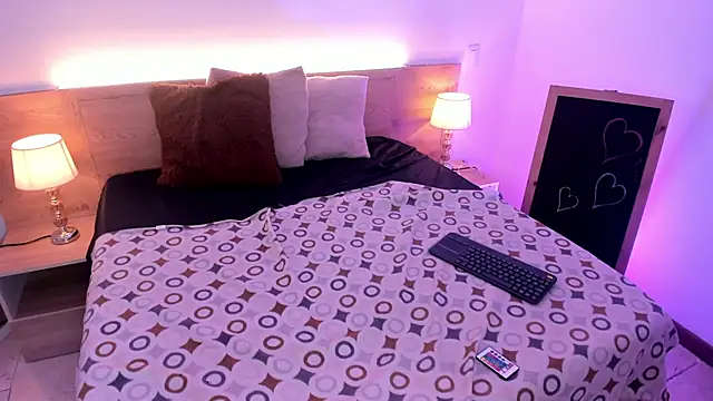 IssisSmith online show from November 2025 03:42:02 AM