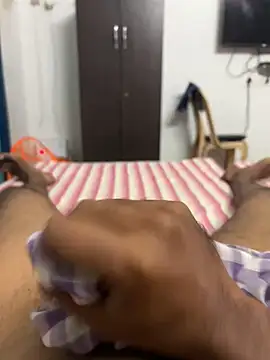 usermood2000 online show from November 2025 07:30:02 AM