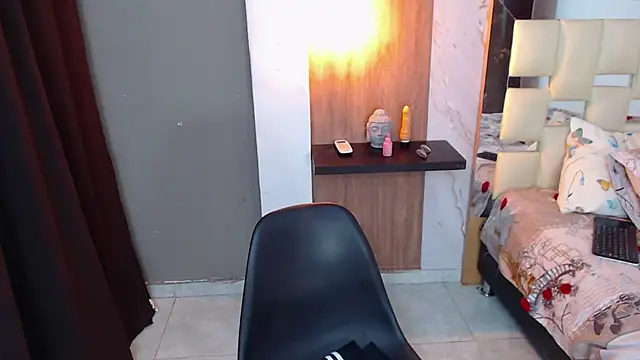 Snapshot of honeymoon_12 chatting on September 2025 06:13:02 AM honeymoon 12 online show from September 2025 06:13:02 AM