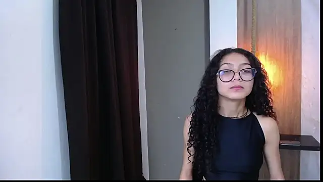 Snapshot of honeymoon_12 chatting on September 2025 03:54:01 AM honeymoon 12 online show from September 2025 03:54:01 AM