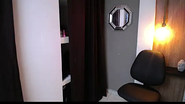 Snapshot of honeymoon_12 chatting on October 2025 04:00:02 AM honeymoon 12 online show from October 2025 04:00:02 AM