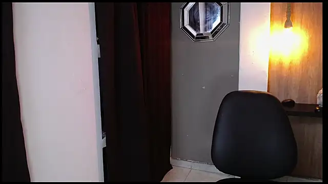 Snapshot of honeymoon_12 chatting on October 2025 04:04:02 AM honeymoon 12 online show from October 2025 04:04:02 AM