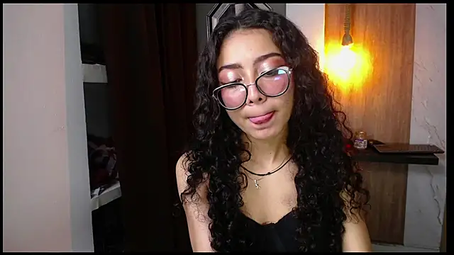 Snapshot of honeymoon_12 chatting on October 2025 04:13:01 AM honeymoon 12 online show from October 2025 04:13:01 AM