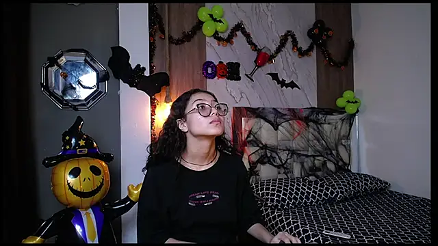 Snapshot of honeymoon_12 chatting on October 2025 04:24:01 AM honeymoon 12 online show from October 2025 04:24:01 AM