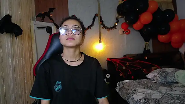 Snapshot of honeymoon_12 chatting on October 2025 03:42:02 AM honeymoon 12 online show from October 2025 03:42:02 AM