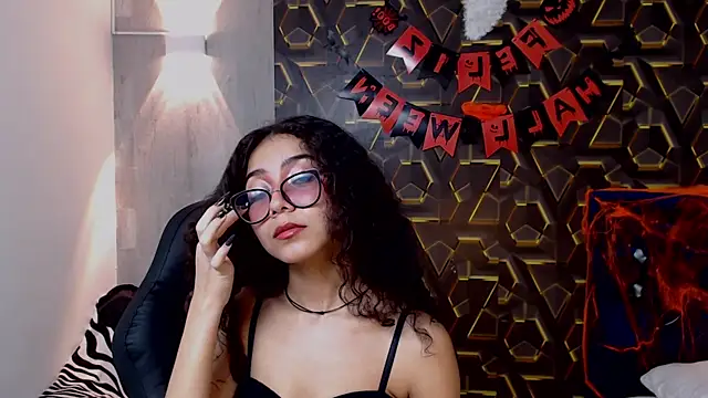 Snapshot of honeymoon_12 chatting on October 2025 06:04:01 AM honeymoon 12 online show from October 2025 06:04:01 AM