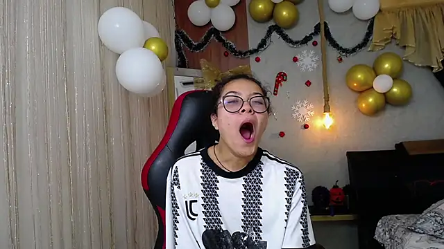 Snapshot of honeymoon_12 chatting on November 2025 03:23:01 AM honeymoon 12 online show from November 2025 03:23:01 AM