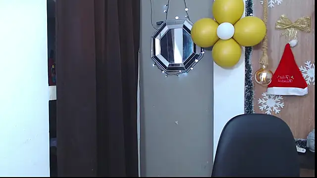 Snapshot of honeymoon_12 chatting on November 2025 03:52:01 AM honeymoon 12 online show from November 2025 03:52:01 AM