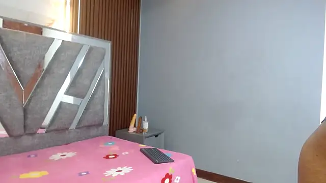 sabrina roosa online show from November 2025 01:03:01 PM