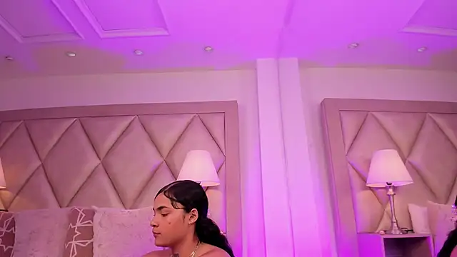 Snapshot of PauVega_ chatting on November 2025 01:34:01 PM PauVega online show from November 2025 01:34:01 PM