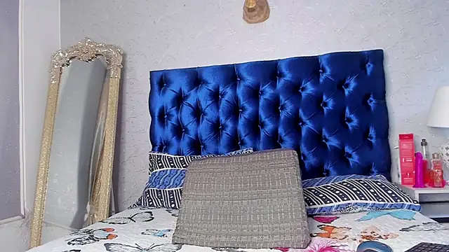 VALERY PARIS online show from September 2025 01:03:01 PM