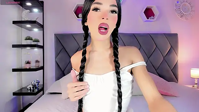 Amira Ember online show from June 2026 09:15:02 PM
