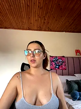 CoraVibes online show from September 2025 07:36:01 PM