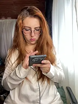 CoraVibes online show from April 2026 12:14:02 PM