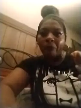 Ladiv33 online show from October 2025 05:24:02 PM