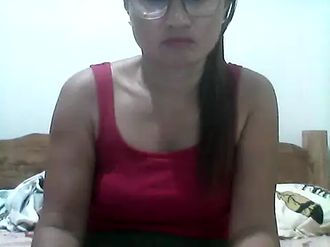 Snapshot of nathalie0045 chatting on May 2026 10:27:02 PM nathalie0045 online show from May 2026 10:27:02 PM
