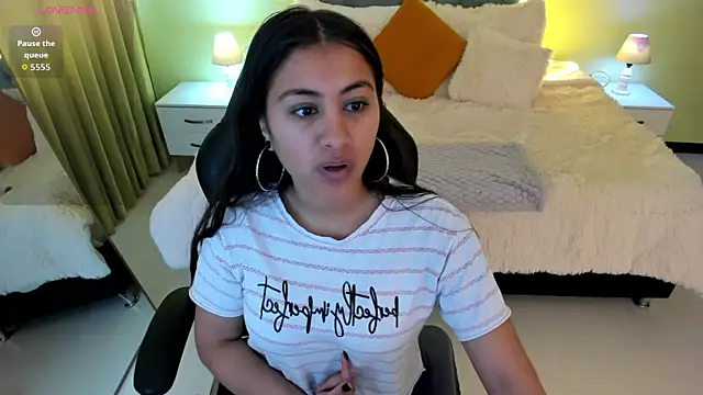 Camille Olsen  online show from October 2025 11:54:01 AM