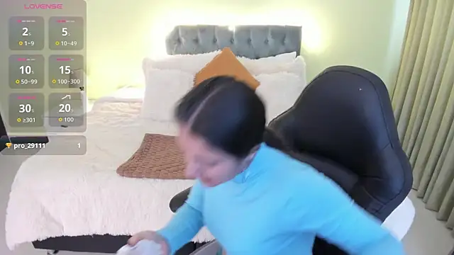 Camille Olsen  online show from October 2025 11:47:01 AM