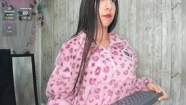 Snapshot of Sophi_Thaylorr chatting on September 2025 12:49:01 PM Sophi Thaylorr online show from September 2025 12:49:01 PM