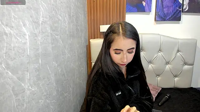 Snapshot of Sophi_Thaylorr chatting on October 2025 01:36:03 PM Sophi Thaylorr online show from October 2025 01:36:03 PM