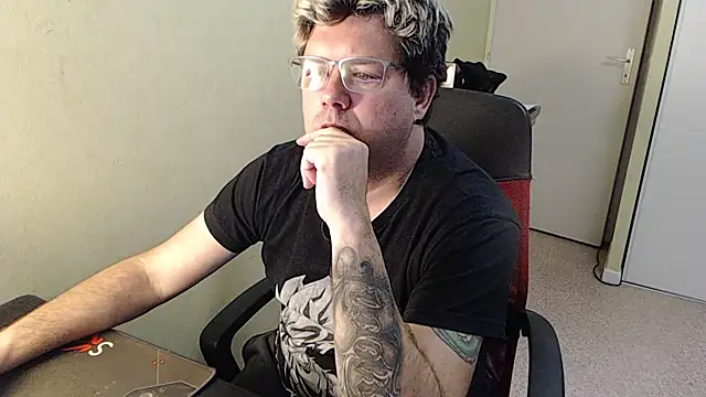 blueandwhite1 online show from January 2025 04:43:02 PM