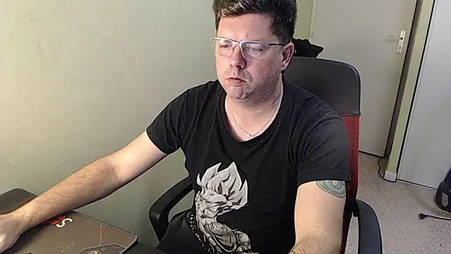 blueandwhite1 online show from January 2025 09:19:01 PM