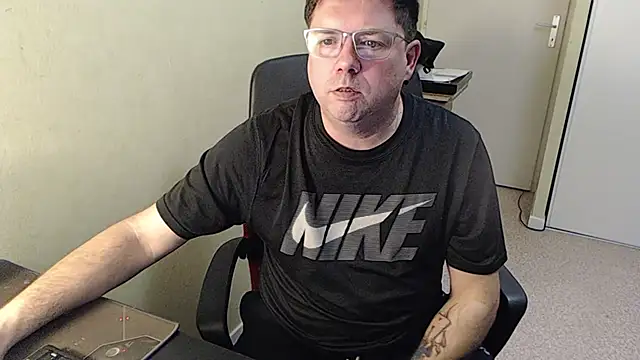 blueandwhite1 online show from February 2025 09:19:01 PM