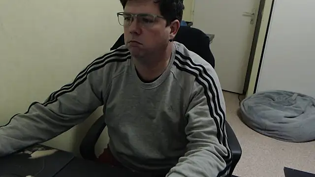 blueandwhite1 online show from March 2025 08:44:02 PM