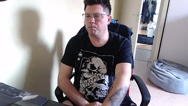 blueandwhite1 online show from March 2025 03:40:02 PM