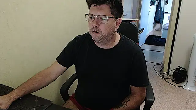 blueandwhite1 online show from October 2025 06:52:01 AM