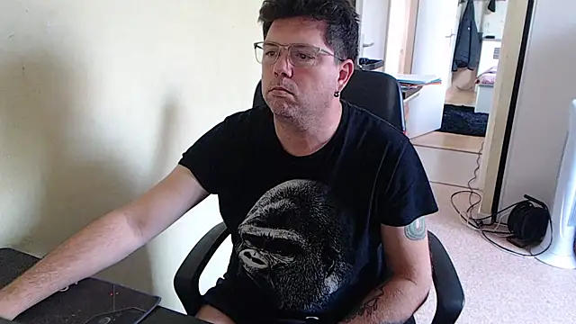 blueandwhite1 online show from October 2025 02:48:01 PM