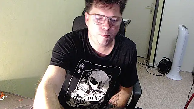 blueandwhite1 online show from November 2025 08:59:02 AM