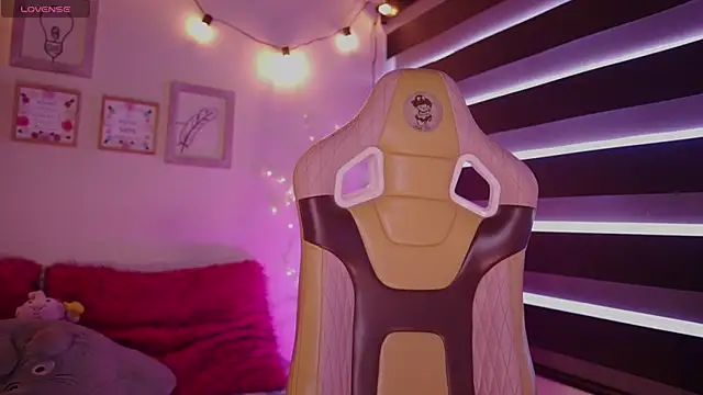  chloe moons  online show from October 2025 09:34:01 PM