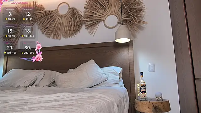 Snapshot of LunarAngel_ chatting on February 2026 09:09:02 PM LunarAngel online show from February 2026 09:09:02 PM