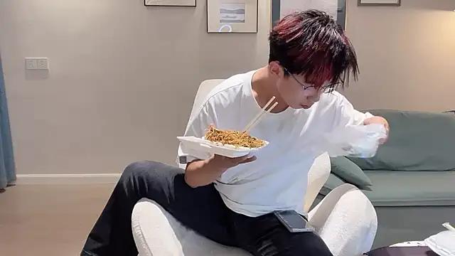 STxuguanhan online show from October 2025 10:38:01 PM