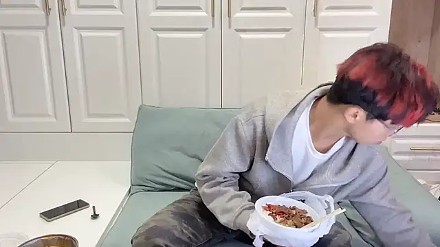 STxuguanhan online show from October 2025 12:06:02 PM