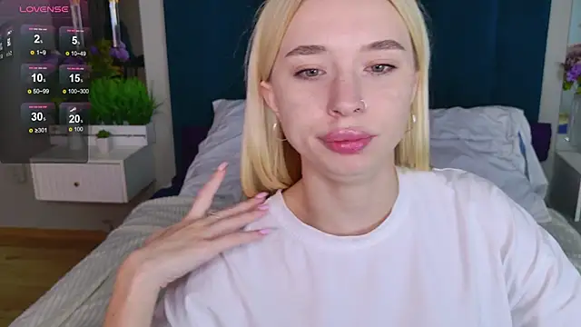 Snapshot of RachelColon chatting on September 2025 10:39:01 AM RachelColon online show from September 2025 10:39:01 AM