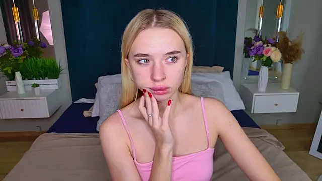 Snapshot of RachelColon chatting on October 2025 11:21:02 AM RachelColon online show from October 2025 11:21:02 AM