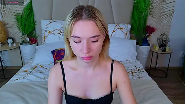 Snapshot of RachelColon chatting on October 2025 03:34:01 PM RachelColon online show from October 2025 03:34:01 PM