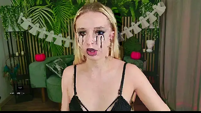 Snapshot of RachelColon chatting on October 2025 12:39:02 PM RachelColon online show from October 2025 12:39:02 PM