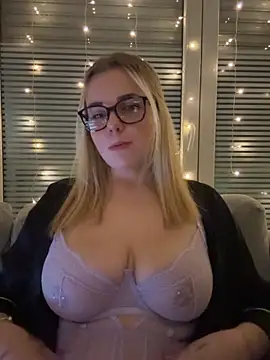 ItsLxsa online show from March 2026 10:33:01 PM